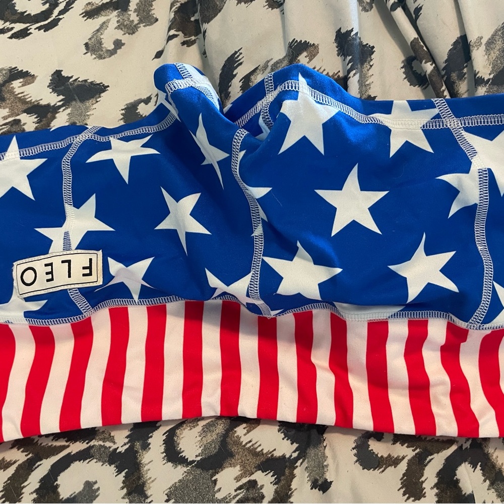 FLEO nwt medium shorts